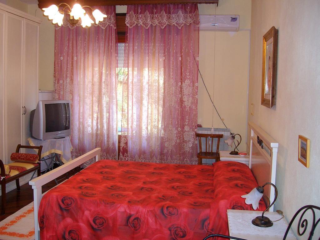 بيسكيناس Sa Domu Sarda Casa Vacanza الغرفة الصورة